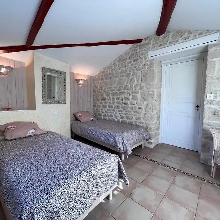 Le Puits Sainte Claire Couette-café Courçon