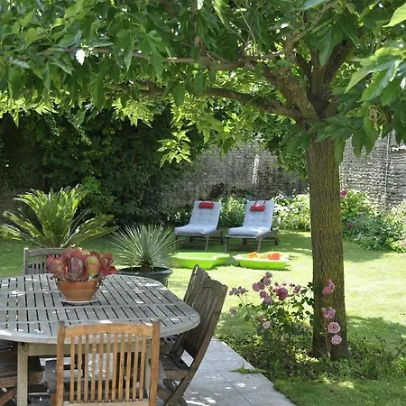 Couette-café Le Puits Sainte Claire 3*