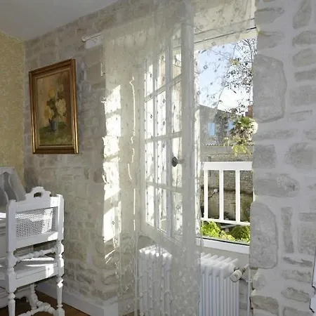 Le Puits Sainte Claire Bed & Breakfast Courçon