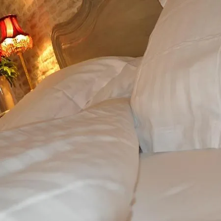 Le Puits Sainte Claire 3*