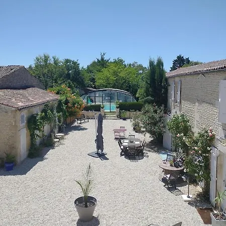 Le Puits Sainte Claire לינה וארוחת בוקר