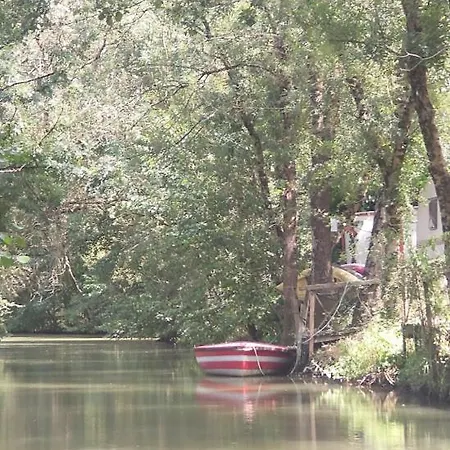 Le Puits Sainte Claire 3* Courçon