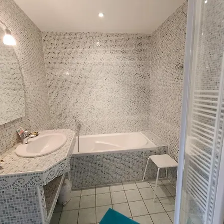 Le Puits Sainte Claire Oda ve Kahvaltı 3*