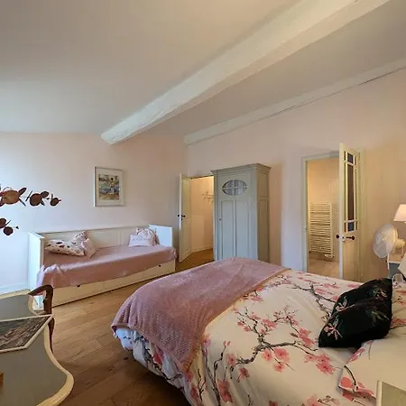 Le Puits Sainte Claire 3*