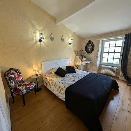 Le Puits Sainte Claire Courçon