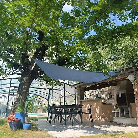 Le Puits Sainte Claire Couette-café